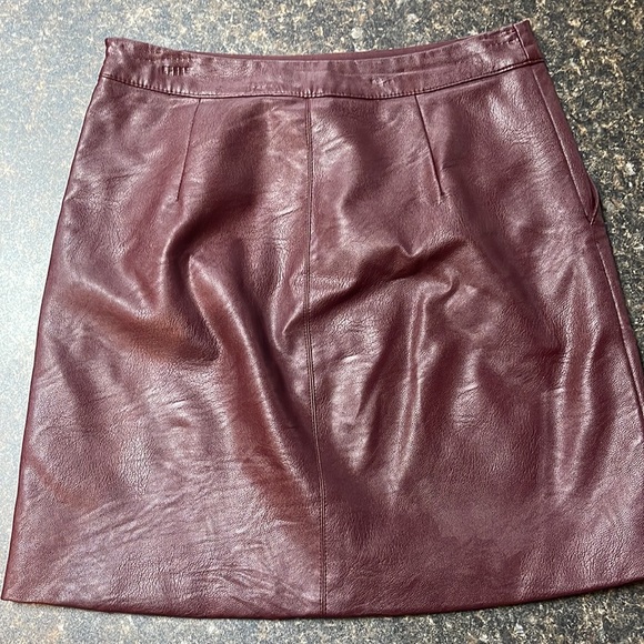 Top shop faux leather burgundy/wine mini skirt - Picture 2 of 4